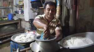 শীত তাই জেলা জুড়ে কদর বাড়ছে ভাপা পিঠার