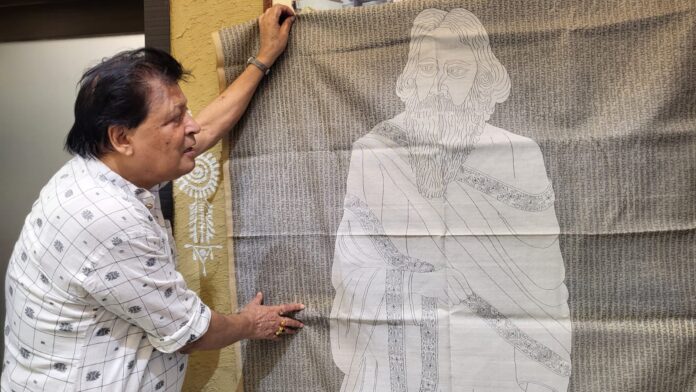 বিশ্বকবি রবীন্দ্রনাথ কে সম্মান জানাতে শাড়ির মধ্যে ফুটিয়ে তুললেন তার প্রতিচ্ছবি।